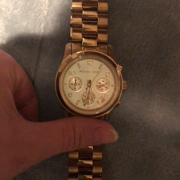 Good Michael kors watch.Comes with box gently worn - Picture 7 of 16